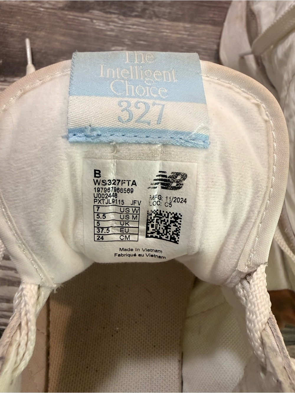 Women’s New Balance Beige, White & Light Blue Retro Runners - Picture 4 of 4